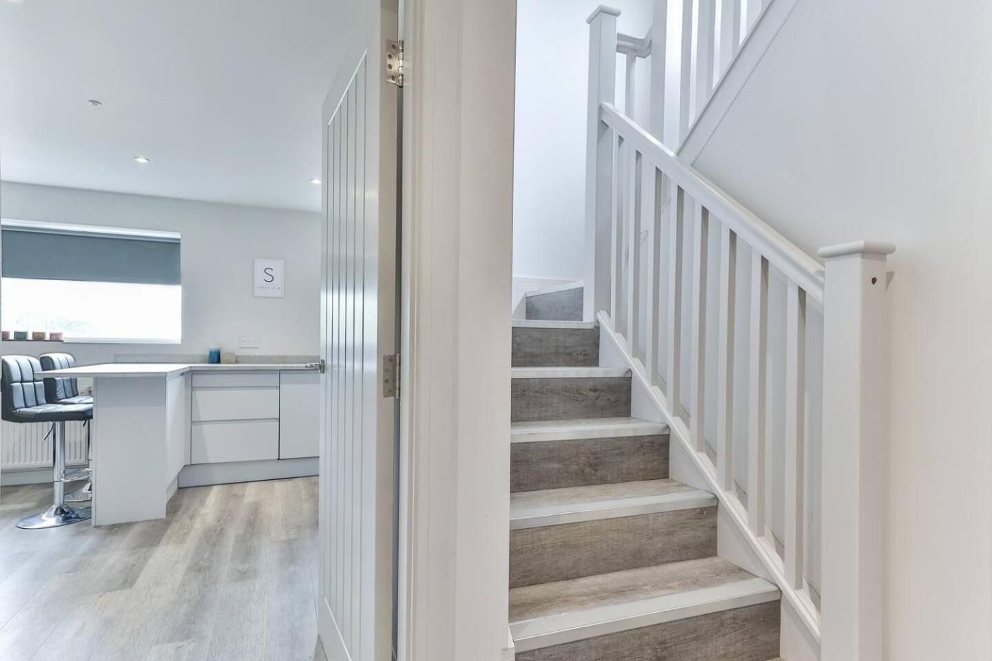 Newly Renovated 3 Bed 2 Bath Apartment & Parking Sheffield Exterior photo