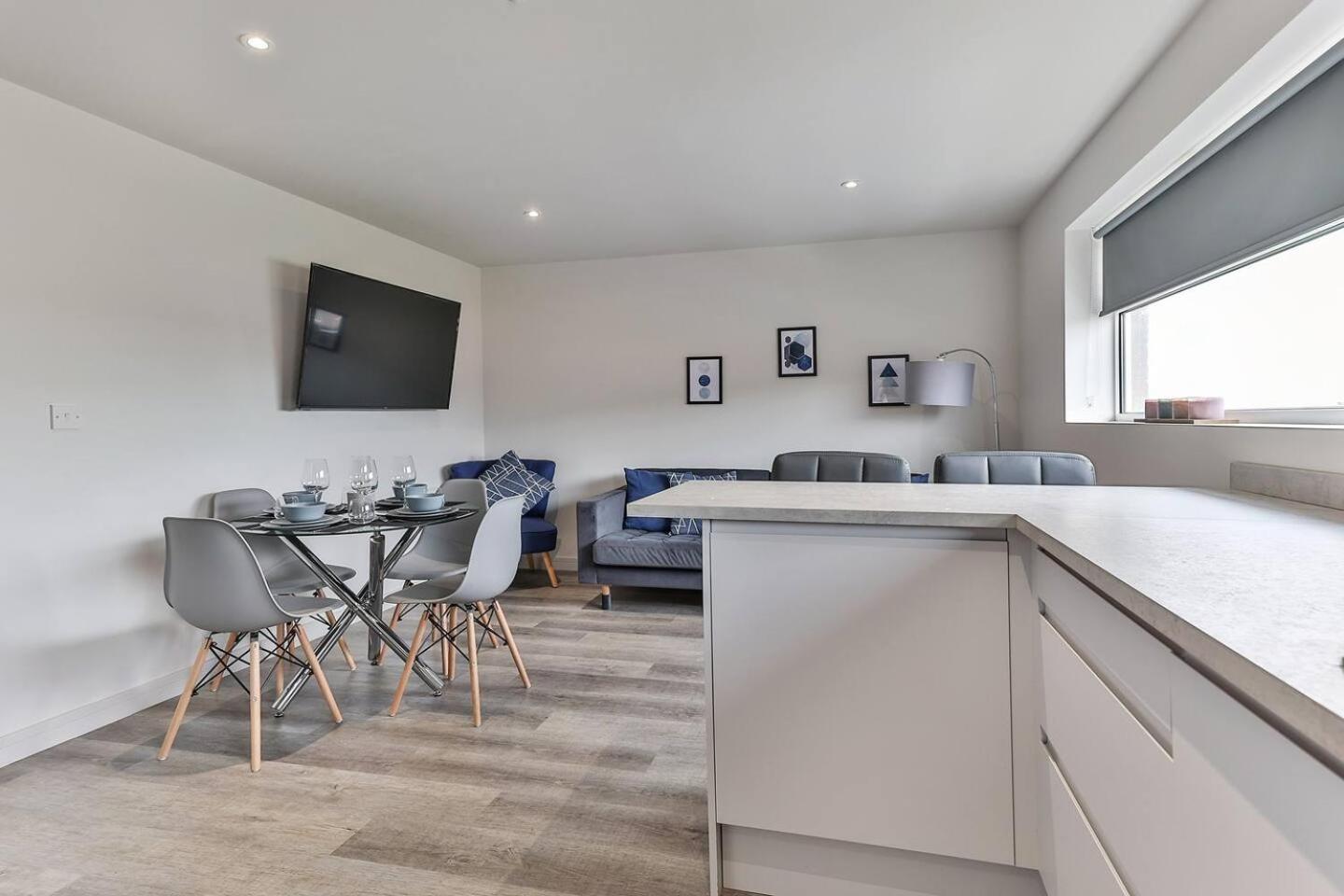 Newly Renovated 3 Bed 2 Bath Apartment & Parking Sheffield Exterior photo