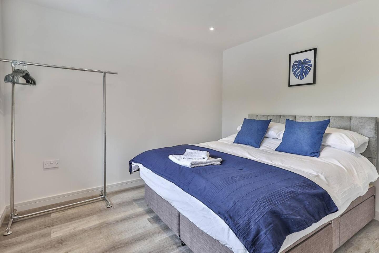 Newly Renovated 3 Bed 2 Bath Apartment & Parking Sheffield Exterior photo